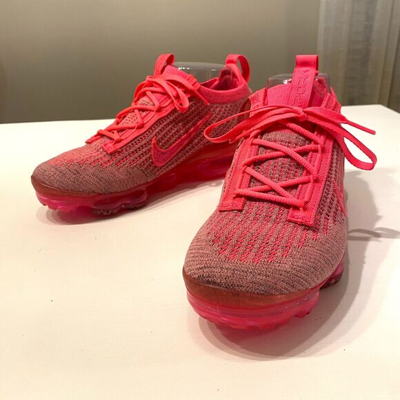 Nike Air VaporMax 2022 Flyknit Hyper Pink Running Shoes Women's Size‎ 8